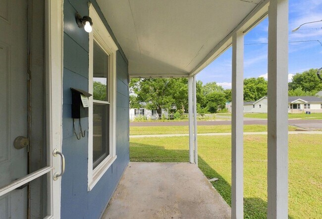 2424 W Elm St