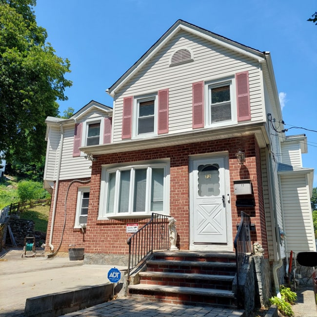 Building Photo - 72 Leroy Ave Rental