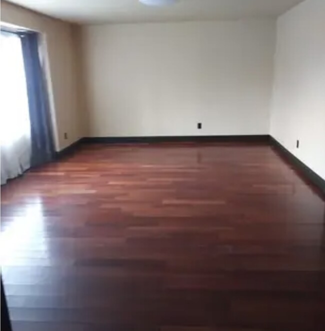 Hardwood flooring - 1338 Poplar St House