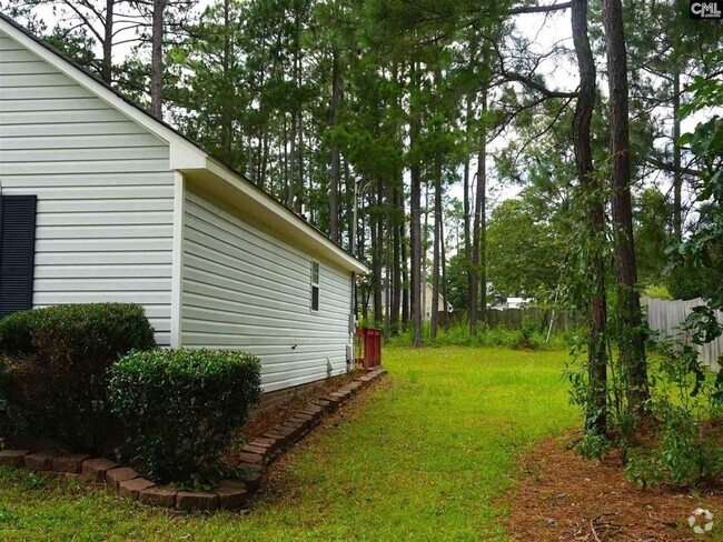 Building Photo - Beautiful 3 Bedroom 2 Bath with Bonus Room... Rental