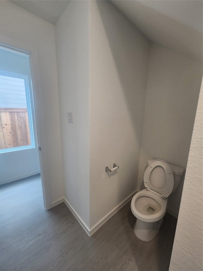 Photo - 906 Pertuso Ln