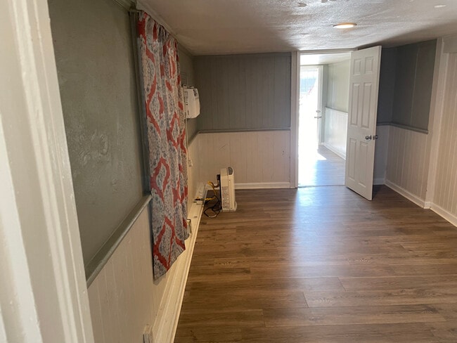 Photo - 603 8th St Unit C