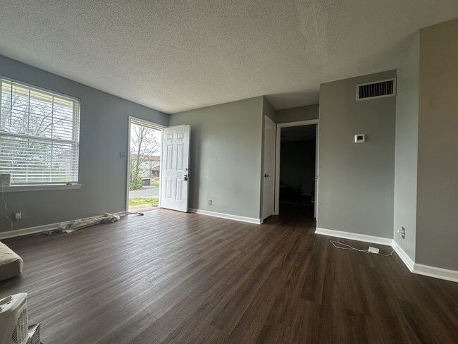 Photo - 361 Dupuis Dr