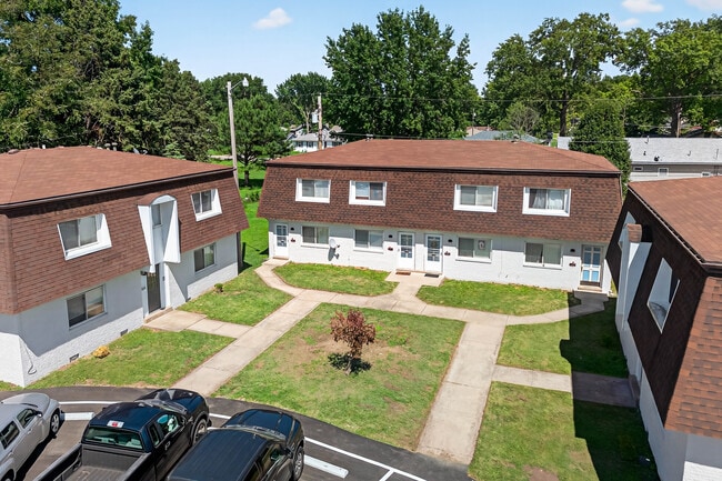 Building Photo - 2730 Center St Unit 4
