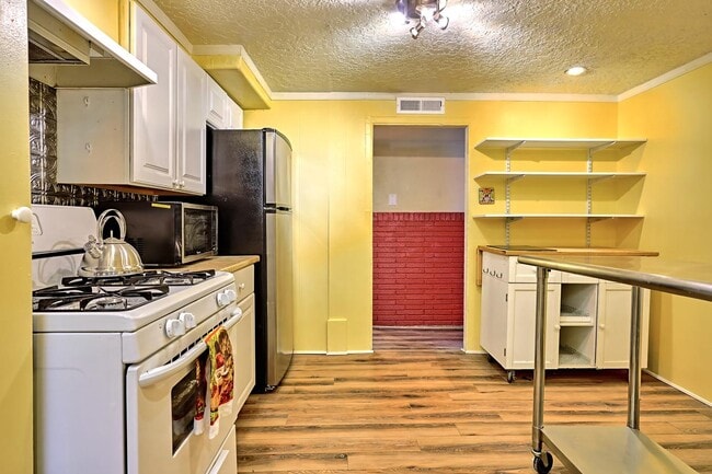 Photo - 1508 Edith Blvd NE