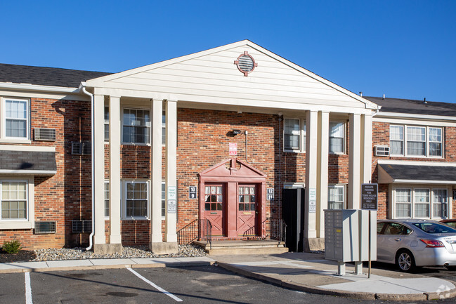 Town House Apartments - Town House Apartments