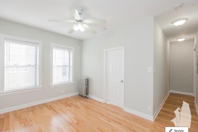 Building Photo - 1912 W Winona St Unit 1932-3