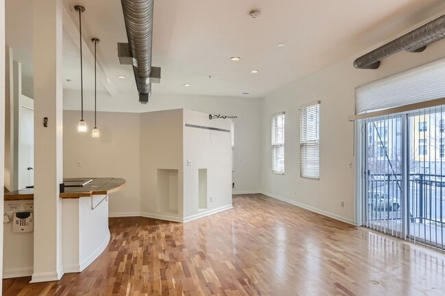 Photo - Bright & Spacious LoHi Condo- Available 8/10/26! Unidad 2D
