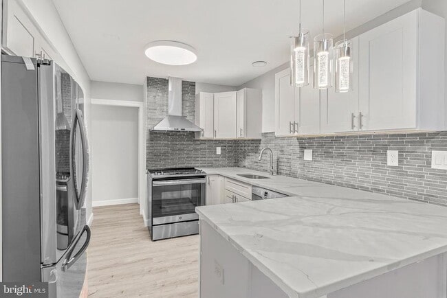 Photo - 12 Holbrook Ln