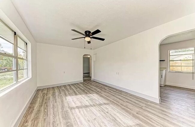 Livingroom - 2653 Trinidad St Casa