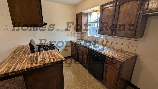 1051 W Thurman Ave