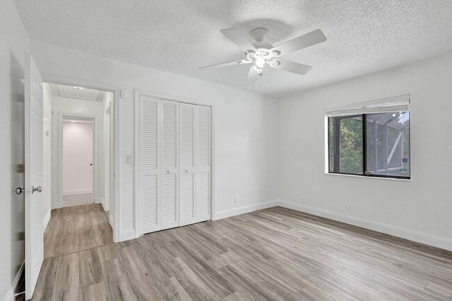 Photo - 5127 Woodstone Cir E