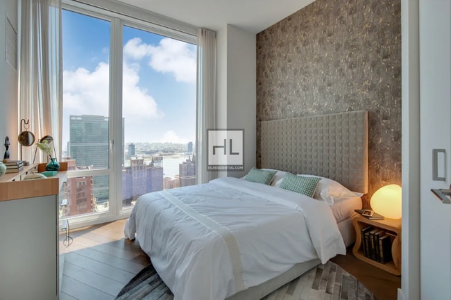 Photo - East 44th Street Unit 28F