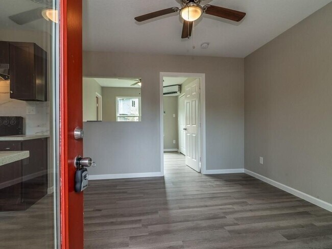 Building Photo - 1819 Cove Park Dr Unit 2