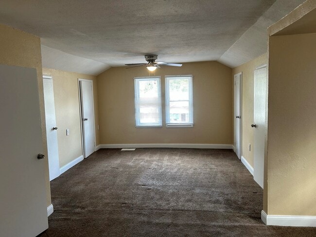Photo - 2035 Barrows St