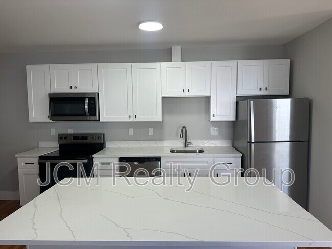 Building Photo - 18 Wall St Unit 1 / 1st Floor Rental