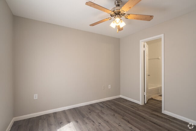 3BR, 2.5BA - 1143SF