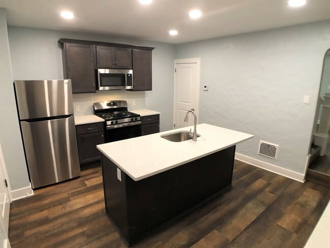 Kitchen - 5346 Hillcrest St