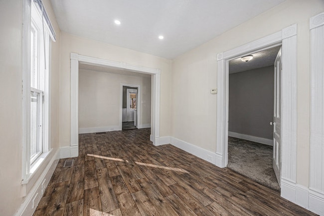 Photo - 36 Grove St NE