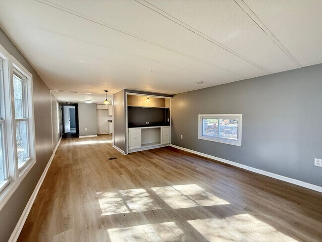 Photo - Spacious 2 bed, 1.5 bath Home FOR RENT in Commercial Twp $1500