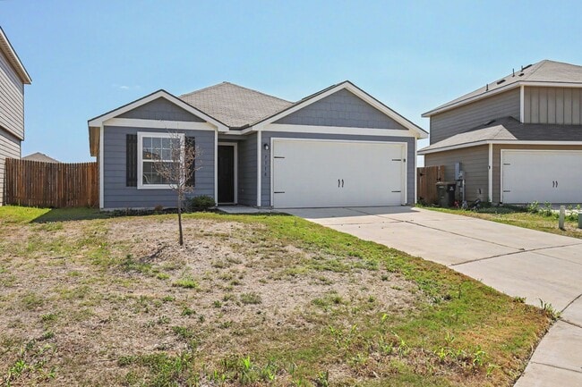 Photo - 3 Bed / 2 Bath in Luckey Ranch – Hardwood Floors + Fridge, W/D Included