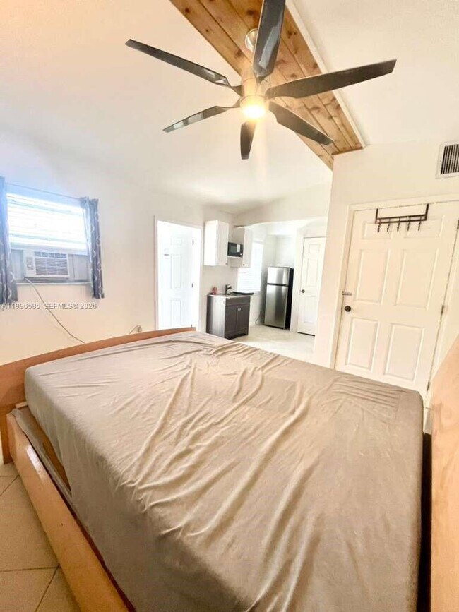 Photo - 1815 NE 174th St Unidad 0