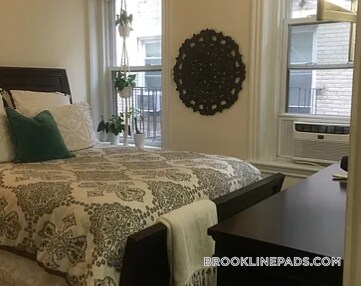 Photo - 364 Riverway Unidad 18