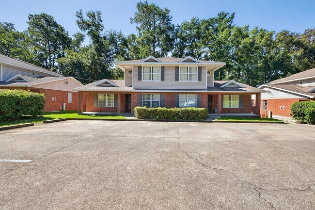 Photo - 1905 Honeysuckle Dr