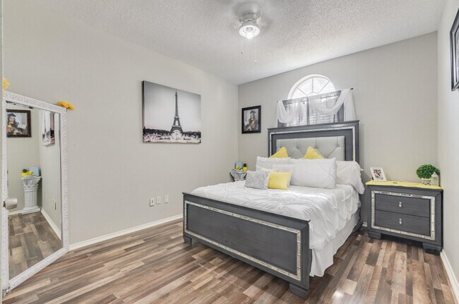 Photo - 308 McMurtry Dr House