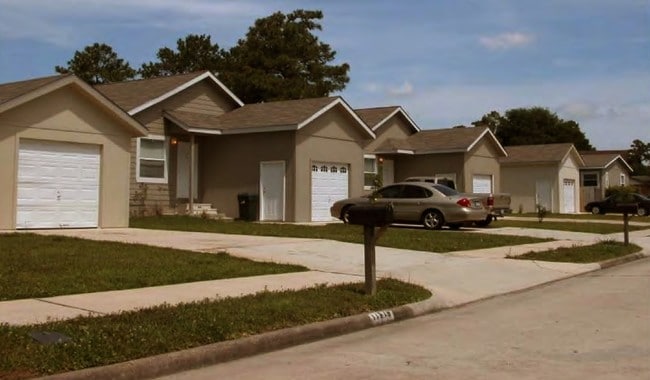 Catalyst Greensbrook Manor Homes - Catalyst Greensbrook Manor Homes