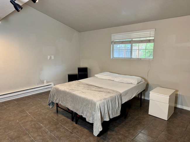 Building Photo - 546 E Delno Dr Rental