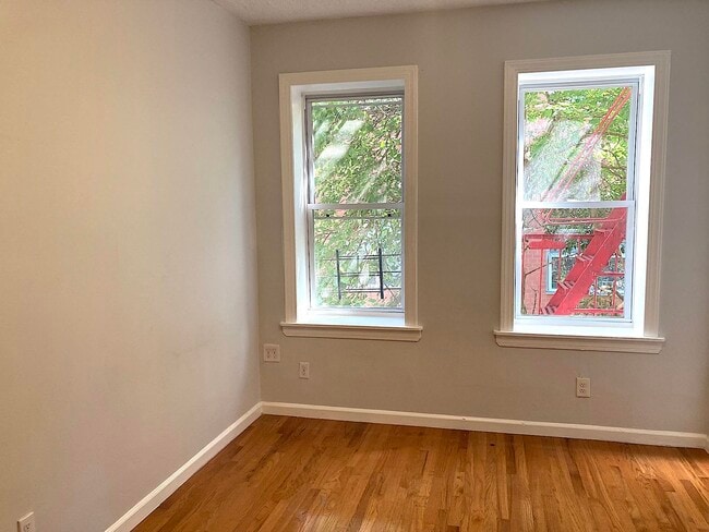 Building Photo - 5600 Hudson Ave Unit 7