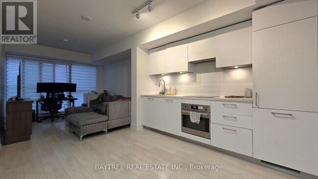 Photo - 33 Frederick Todd Wy Unité 402