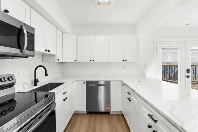 Photo - 615 Bywater Rd