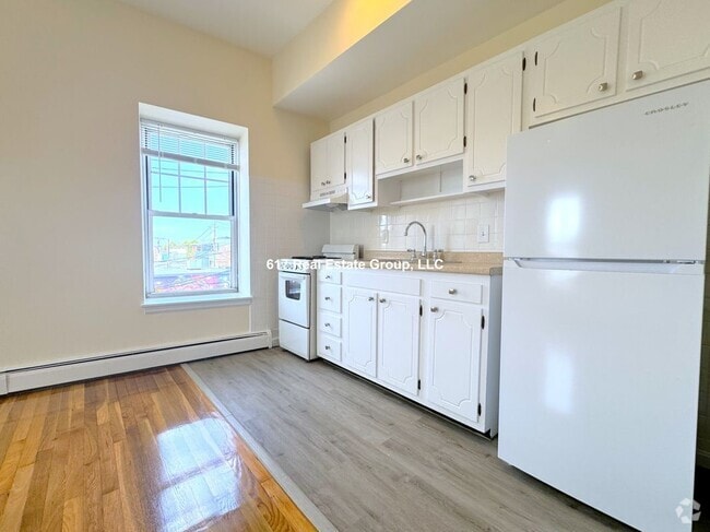 Building Photo - 164 N Beacon St Rental