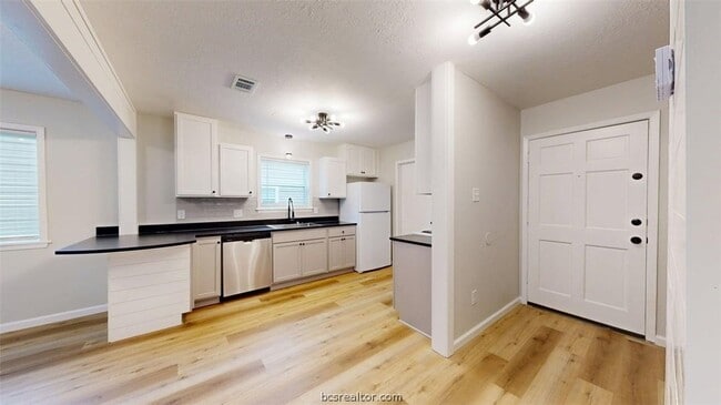Photo - 1112 Airline Dr