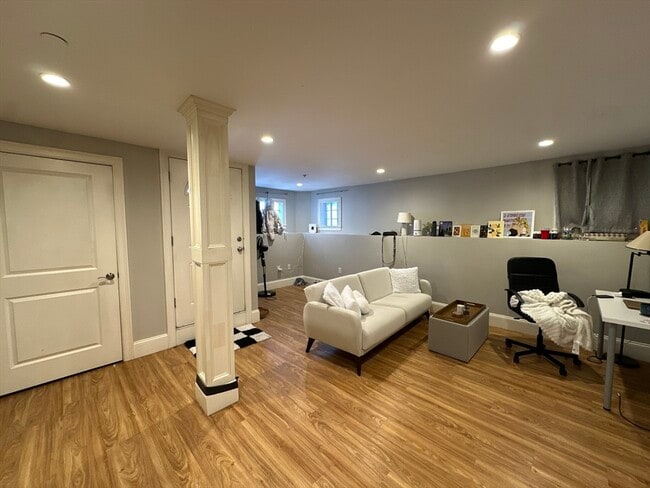 Building Photo - 602 Dorchester Ave Unit A