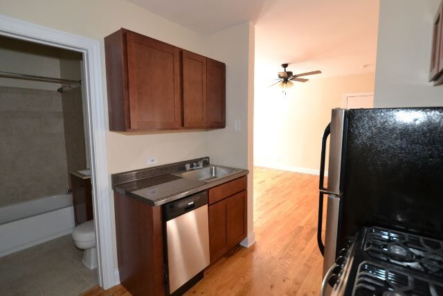 Photo - 838 W Cornelia Ave Unit 402