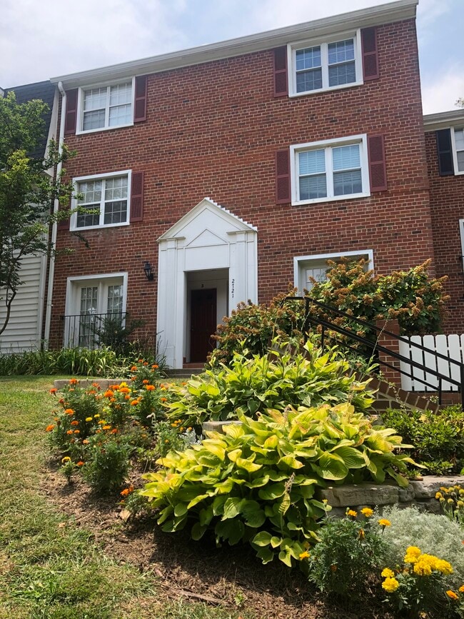 Photo - 2721 S Walter Reed Dr Unidad B