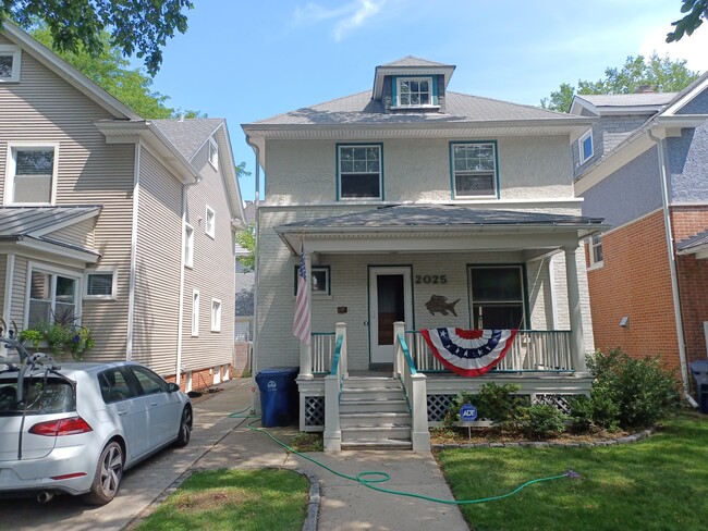 Building Photo - 2025 Maple Ave Rental