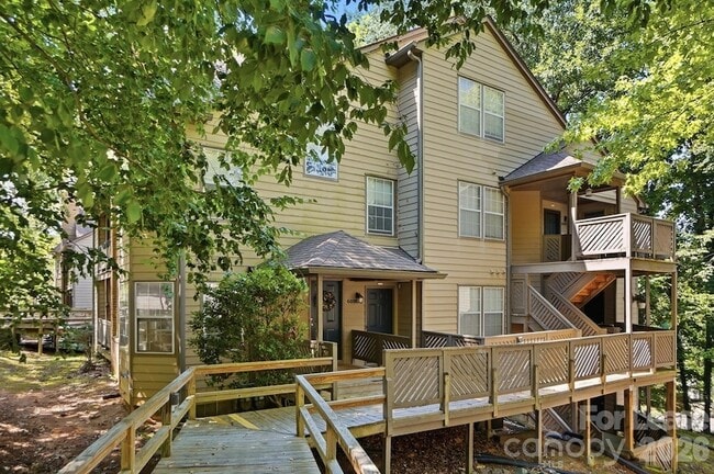 Building Photo - 6000 Gray Gate Ln
