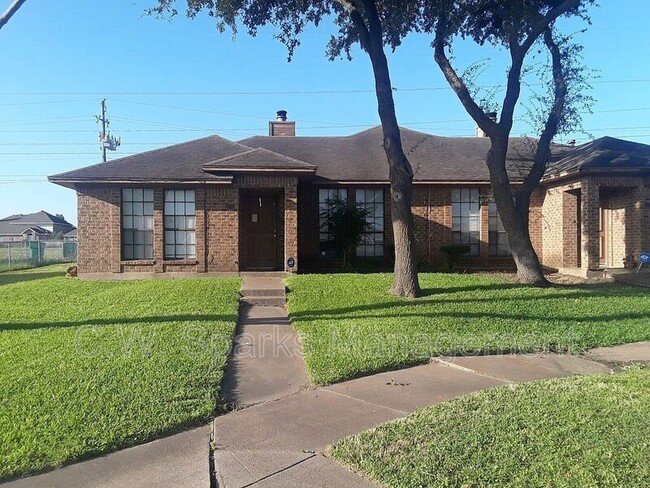 Photo - 1755 Creekview Dr House