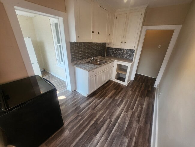 Building Photo - 1402 Linden St Unit 2