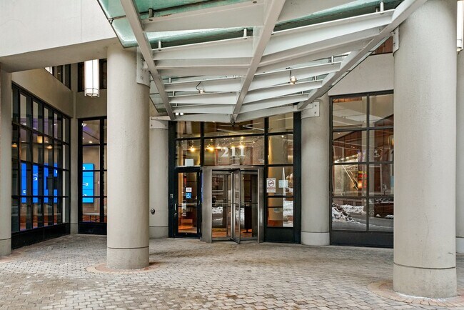 Photo - 211 E Ohio St