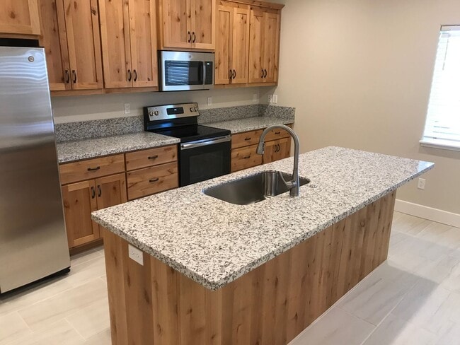 Photo - SPACIOUS 3 BEDROOM 3.5 BATHROOM HOME With Washer and Dryer!