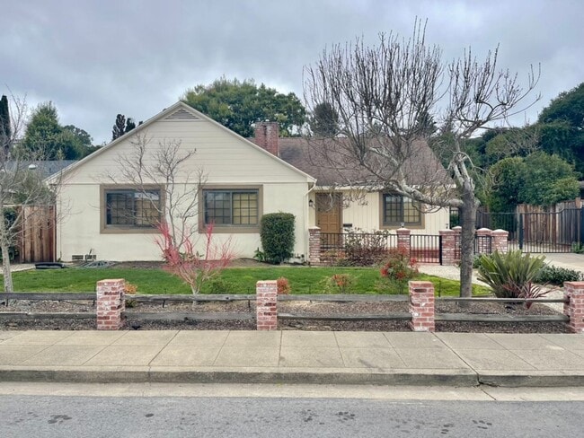 Photo - Indoor/outdoor living, spacious 4/2 on a quiet street in Mills Estates