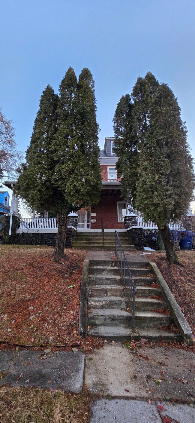 Building Photo - 3723 Nortonia Rd Unit Apt 1