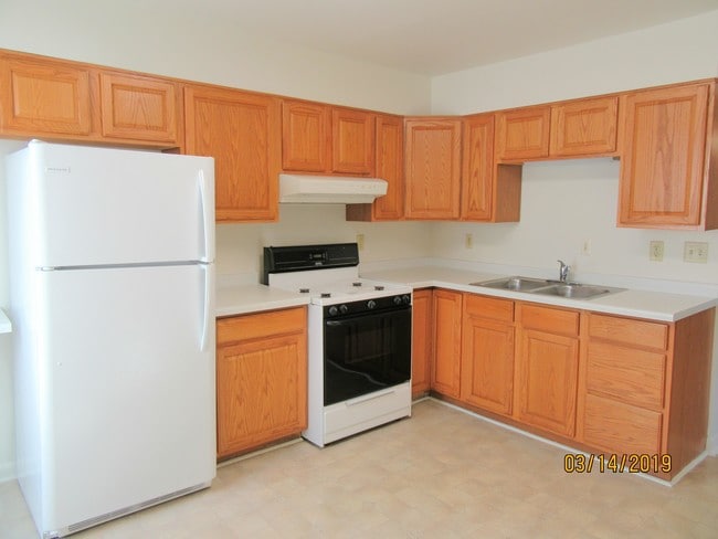 Building Photo - 6414 Sheridan Rd Unit Apartment 2 Upper