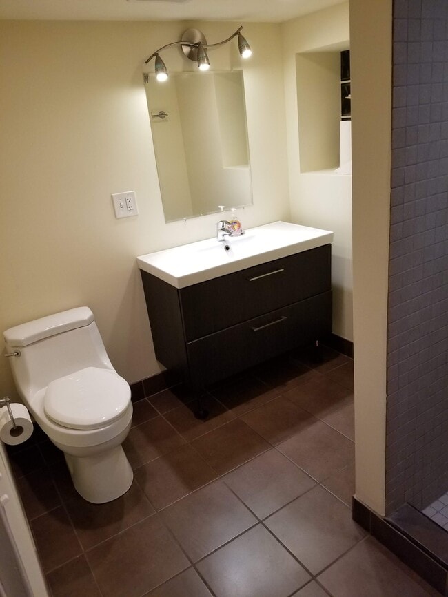 Photo - 1646 N Western Ave Unit B