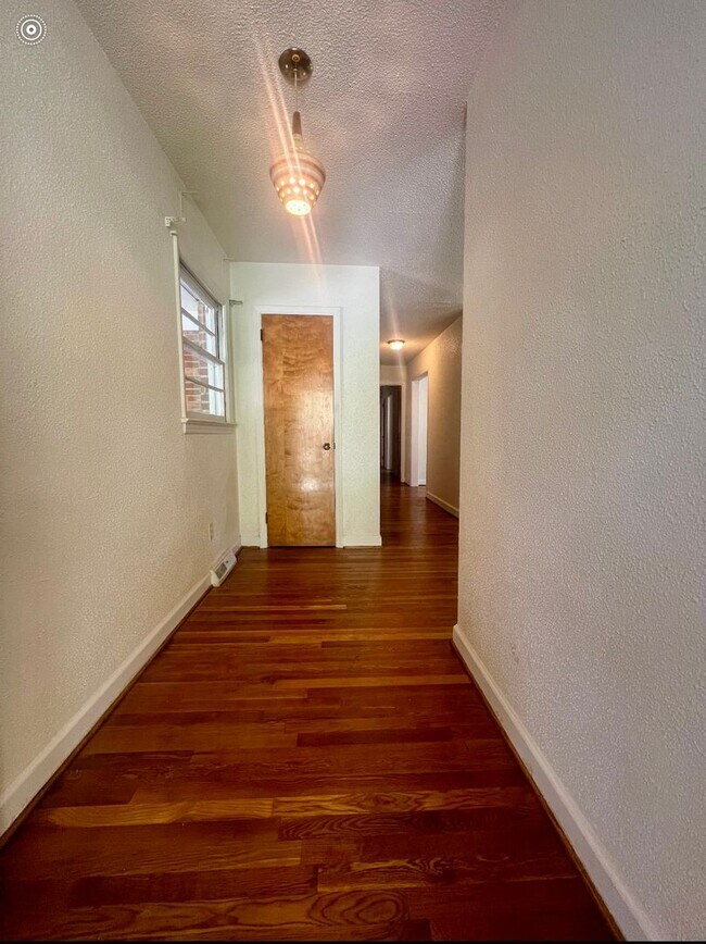 3 Bedroom 3 Bathroom Home with Finished Ba... House Rental in